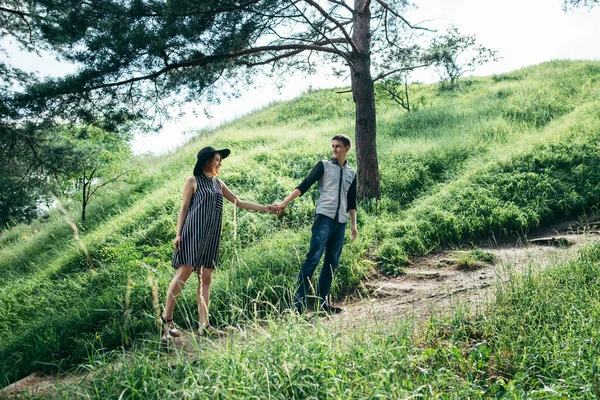 Lovely couple climbing up by forest trail — Stock Photo, Image