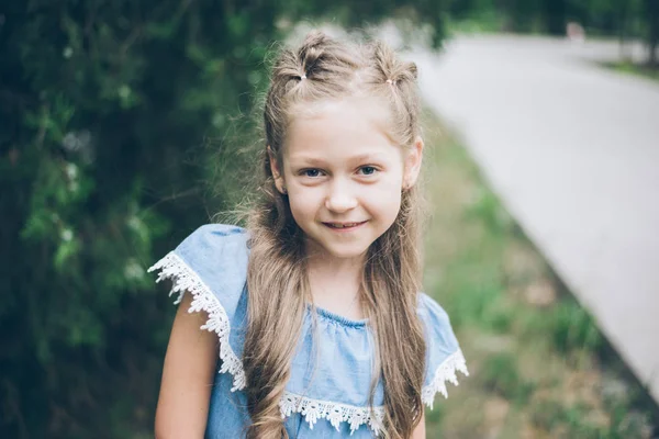 Cute little girl in summer park — Stock Photo, Image