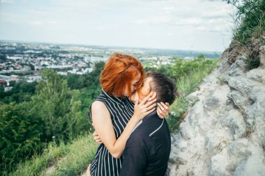 Çift tepe tepe üzerinde bir randevum var.