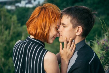 Çift tepe tepe üzerinde bir randevum var.