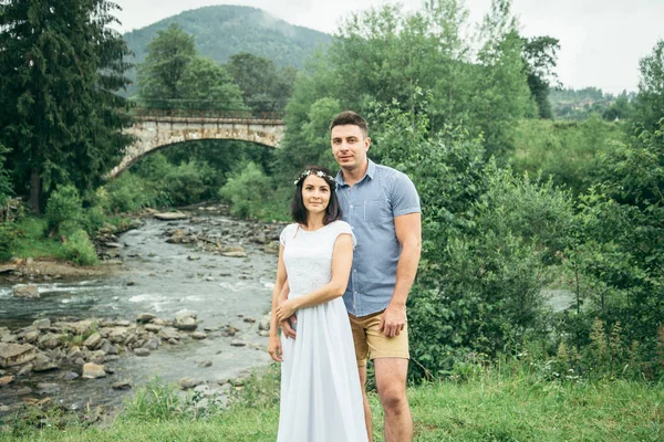 Çift fron Dağları'nda eski köprünün duruyor