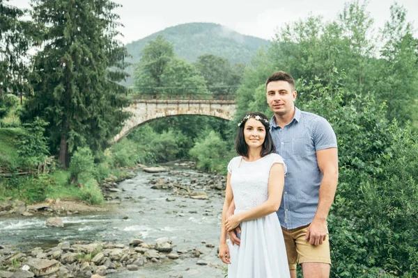 Çift fron Dağları'nda eski köprünün duruyor