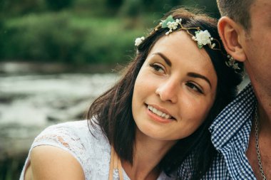 kadın yerine vardı üzerinde omuz mans