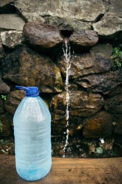 şişe su kaynak ile
