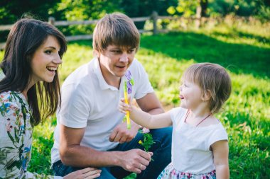 kızları ile reklam komik Veliler oynayan