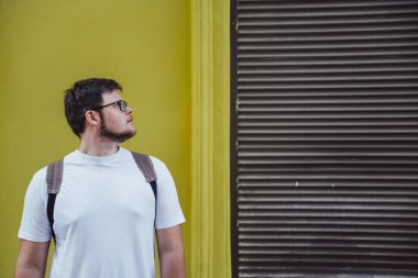 adam stand ve boşluk için arıyorum