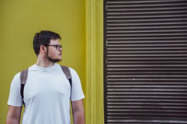 adam stand ve boşluk için arıyorum