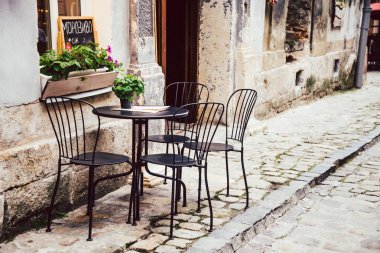 Açık kafe ya da Restoran boş sandalyeler