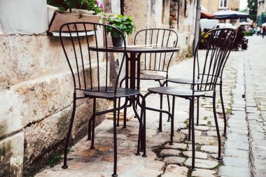 Açık kafe ya da Restoran boş sandalyeler