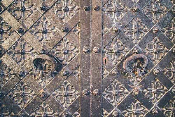Antiguas puertas de hierro Vintage de cerca — Foto de Stock