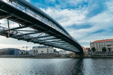 brudge çapraz nehir