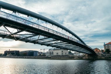 Wisla Nehri üzerinde sakin sabah