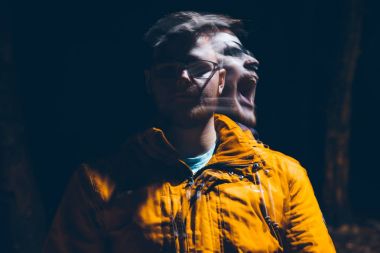 Karanlıkta deli adam