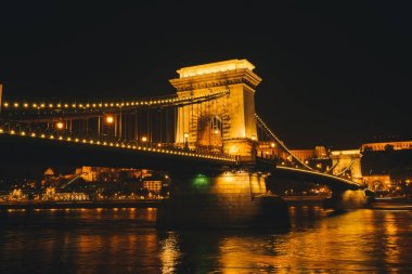 Budapeşte, Macaristan, gece zincir köprü