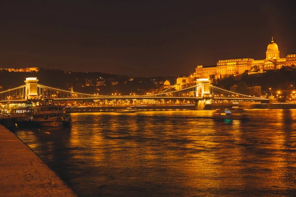 Nacht uitzicht op de Budapest, Hongarije — Stockfoto