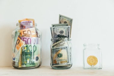 Para kavanozu euro dolar bitcoin