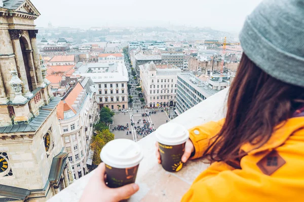 Két csésze kávé panormaic Nézd a régi európai város — Stock Fotó