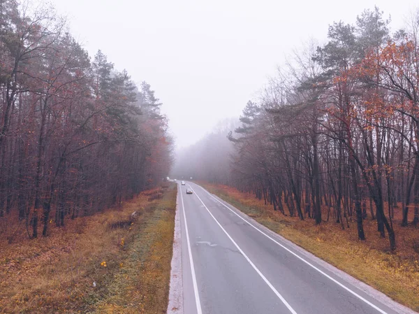 Herfst snelweg weg mist mistig weer — Stockfoto