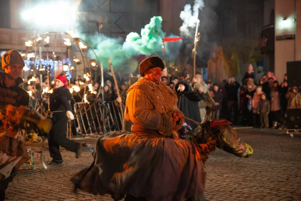 乌克兰利沃夫- 2017年12月25日：基督降生的圣诞晚会在市中心广场举行 — 图库照片
