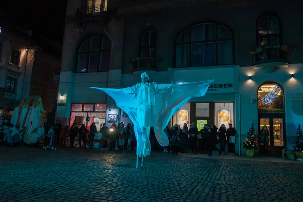 Lviv, Ukraine - 25. Dezember 2017: Weihnachtsspiel der Geburt Christi im Freien am Stadtplatz — Stockfoto