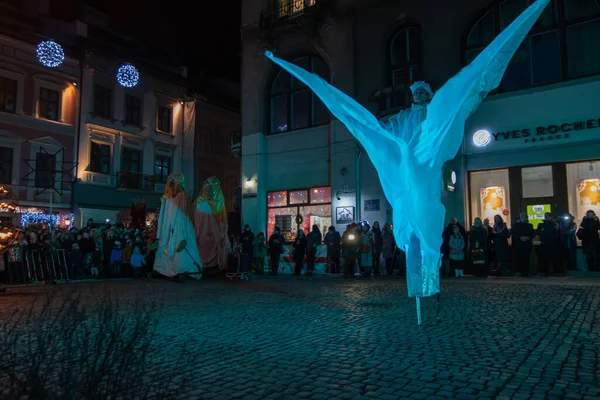 Lviv, Ukraine - 25. Dezember 2017: Weihnachtsspiel der Geburt Christi im Freien am Stadtplatz — Stockfoto