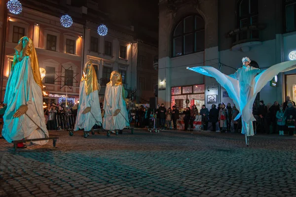 Lviv, Ukraine - 25. Dezember 2017: Weihnachtsspiel der Geburt Christi im Freien am Stadtplatz — Stockfoto
