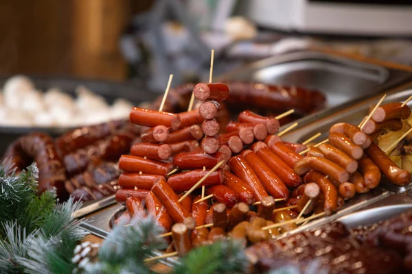 Lviv, Ukraina - 4 Januari 2019: Burger makanan jalanan dan hot dog — Stok Foto