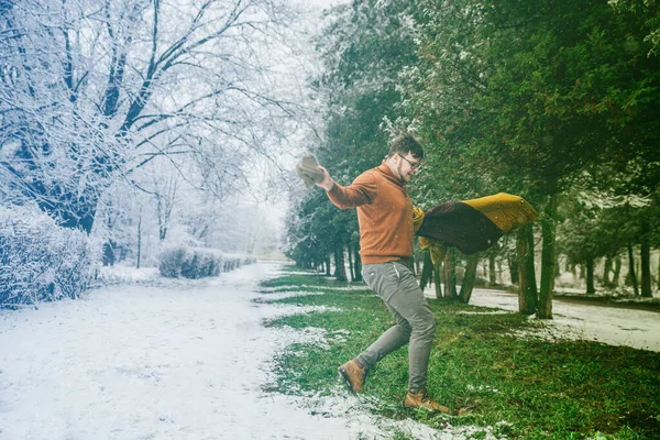 Homem correr para conceito de ideia de primavera — Fotografia de Stock