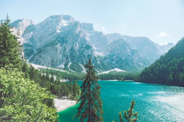 イタリアのドロミテ山脈のブレイズ湖の風景 — ストック写真