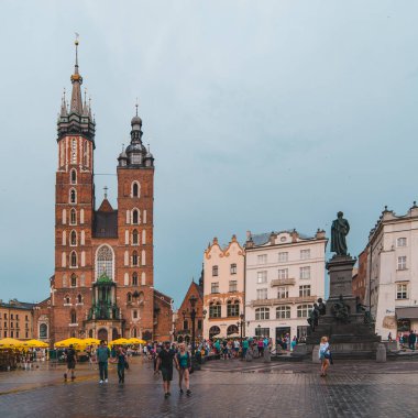 Krakow, Polonya - 16 Haziran 2019: Eski Avrupa pazar meydanı