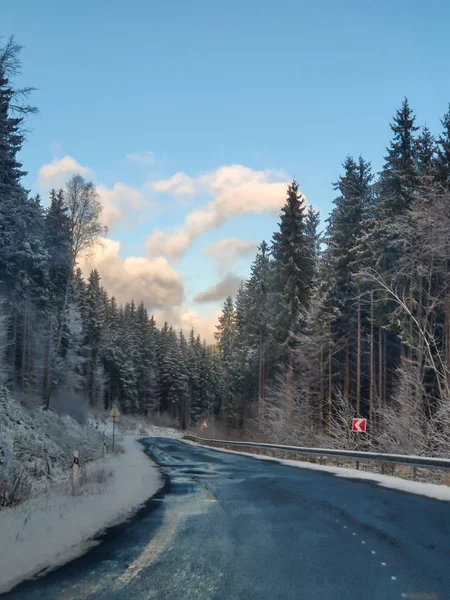 View of road at winter mountains — Stock Photo, Image