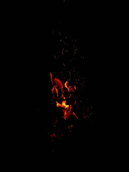 Chama de fogo isolado no preto — Fotografia de Stock