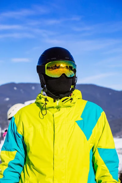 Férfi snowboard maszk sisak és maszk — Stock Fotó