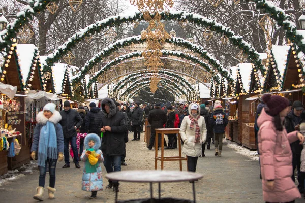 Lviv, Ukraine - 4 January, 2019: people walking by christmas fair — Stock Photo, Image