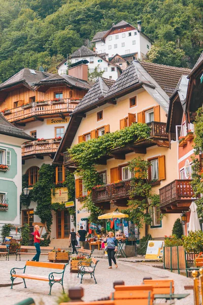 Hallstatt Österreich Juni 2019 Blick Auf Eine Überfüllte Touristenstraße Reisekonzept — Stockfoto