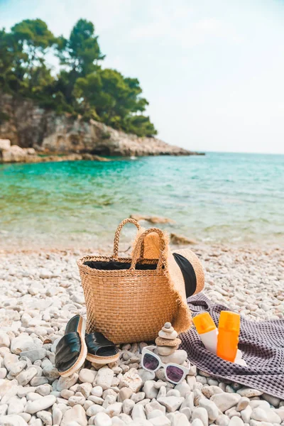 Felsen Gleichgewicht Meer Strand Kopieren Raum Sommerzeit — Stockfoto