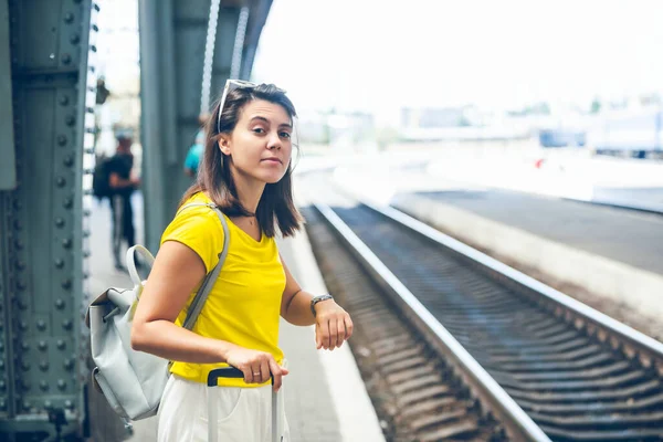 Woman Railway Station Waiting Train Copy Space — Stock Photo, Image