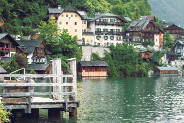 Avustralya Alpleri 'ndeki Hallstatt şehrinin manzarası