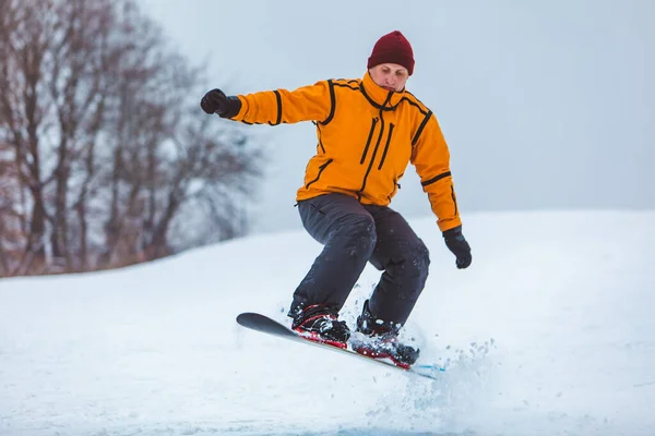 Snowboard Hombre Abajo Por Colina Tiempo Invierno Deporte — Foto de Stock