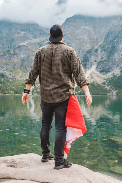 Homme Debout Bord Regardant Lac Dans Les Montagnes Tatra Avec — Photo