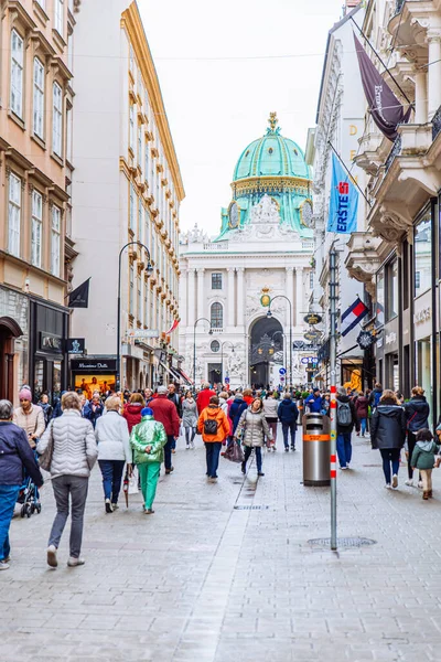 Viena Austria Mayo 2018 Peterskirche Iglesia Ver Los Turistas Caminando — Foto de Stock