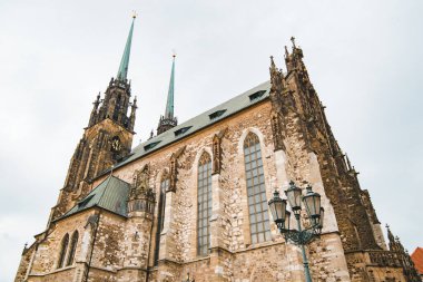 Aziz Peter ve Paul Katedral Kilisesi Brno Czech Cumhuriyeti 'ni kapatıyor.