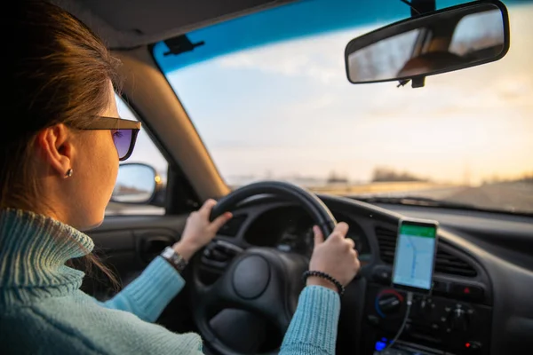 Car Travel Concept Sunrise Winter Highway Navigation Phone Road Trip — Stock Photo, Image