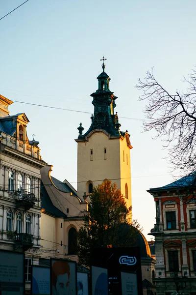 Lviv Ukrajna Szeptember 2019 Kilátás Város Tér Templom Torony Naplemente — Stock Fotó