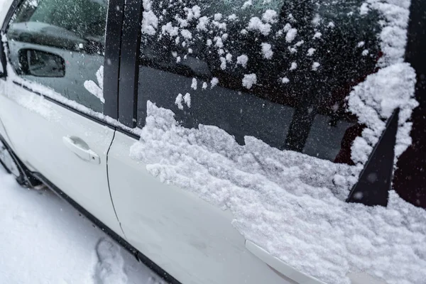 Araba Karla Kaplıydı Kış Fırtınasını Kapat — Stok fotoğraf