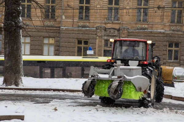 Ciudad Limpia Nieve Con Máquina Limpieza Tractor Escena Urbana —  Fotos de Stock