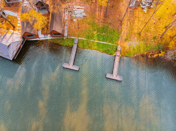 Letecký Pohled Podzimní Lesopark Jezera Mola Odpočinku Bbq Místo — Stock fotografie
