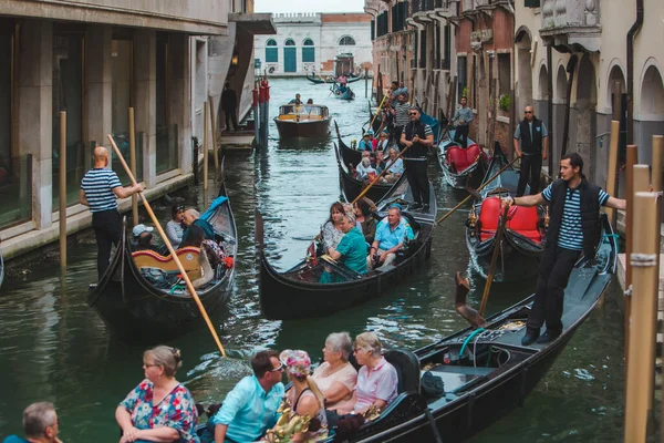 Venice Italy May 2019 View Gondolas Traffic Canal Singer Boat — Stock Photo, Image