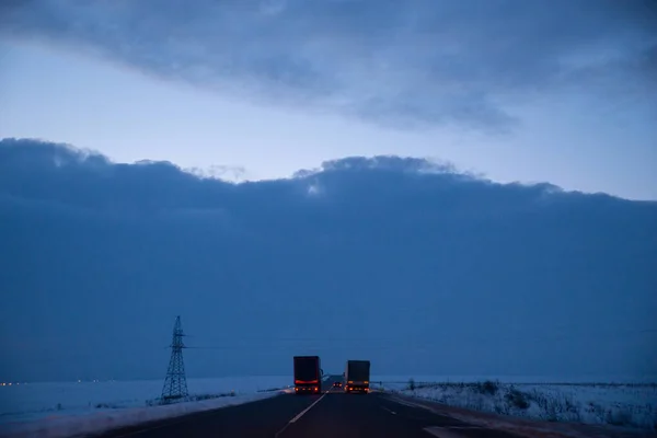 Pohled Časné Ráno Zimě Zasněžené Dálnice Auto Cestování Kopírovat Prostor — Stock fotografie