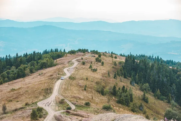 Ταξίδι Εκτός Δρόμου Αυτοκίνητο Από Βουνά Κορυφή Φθινόπωρο Σεζόν Οδικό — Φωτογραφία Αρχείου